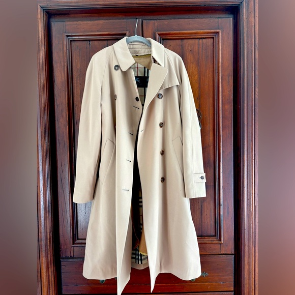 Burberry Jackets & Blazers - 90’s-Era Vintage BURBERRY Trench Coat, Minimalist à la CBK, Size 6